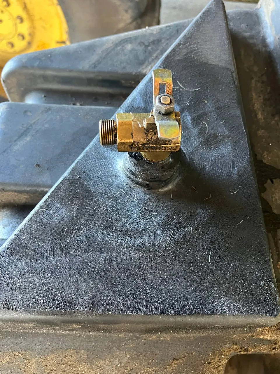 Zdjęcie 9 z naprawy — Naprawa zbiornika paliwa John Deere 9680