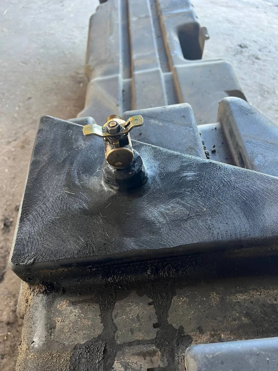 Zdjęcie 11 z naprawy — Naprawa zbiornika paliwa John Deere 9680