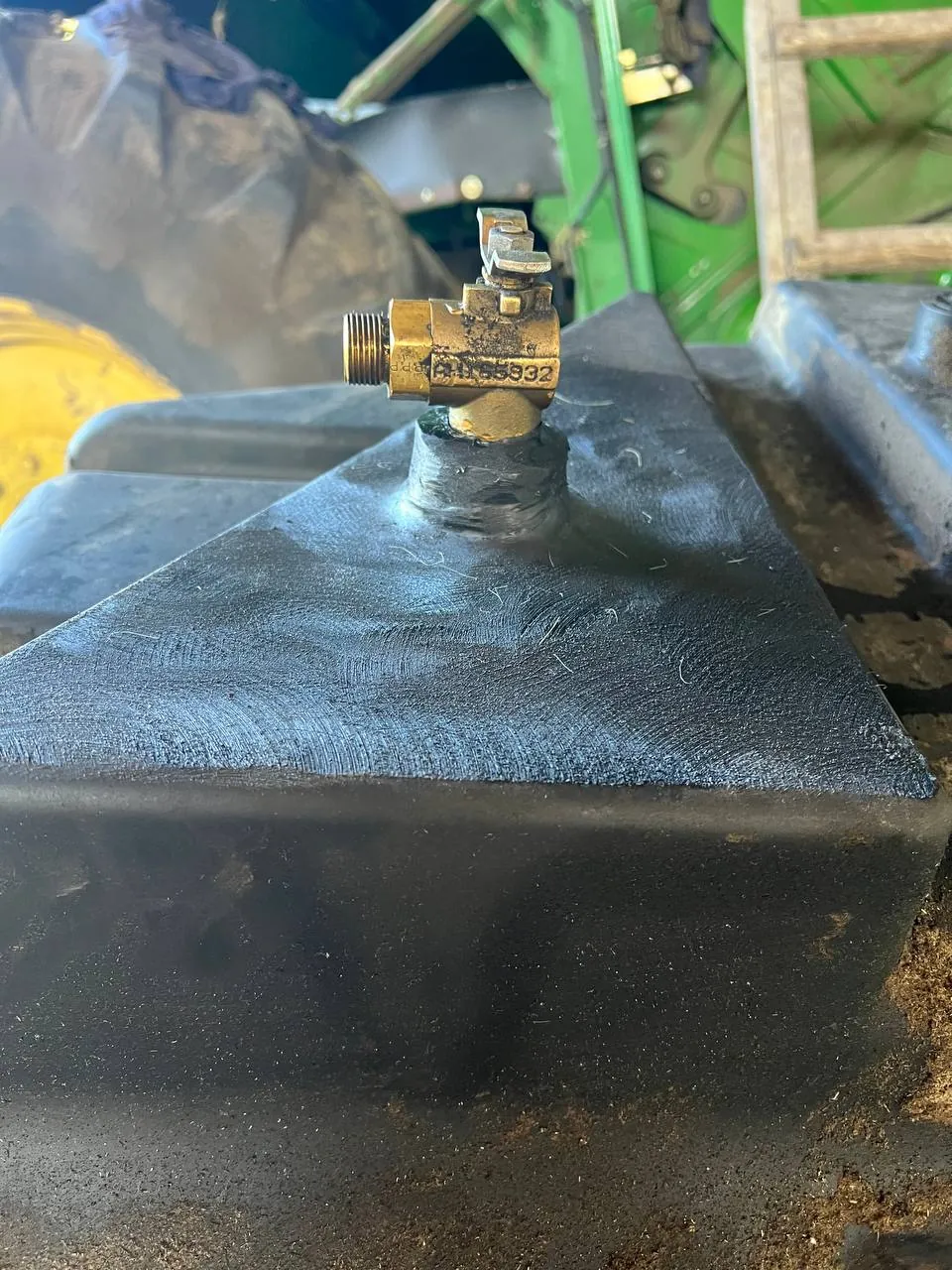 Zdjęcie 12 z naprawy — Naprawa zbiornika paliwa John Deere 9680