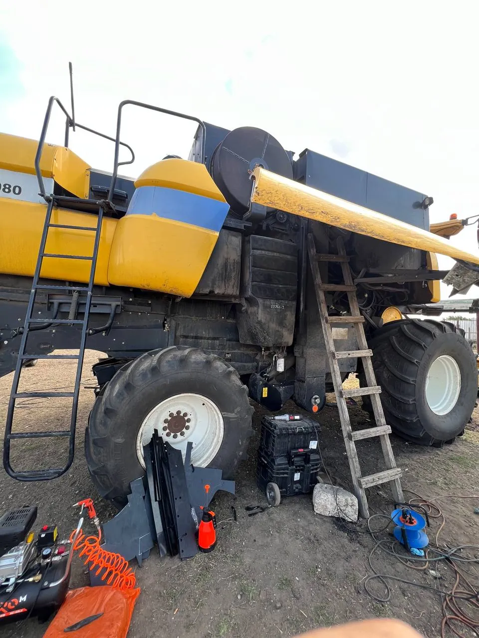 Zdjęcie 14 z naprawy — Naprawa zbiornika ziarna John Deere