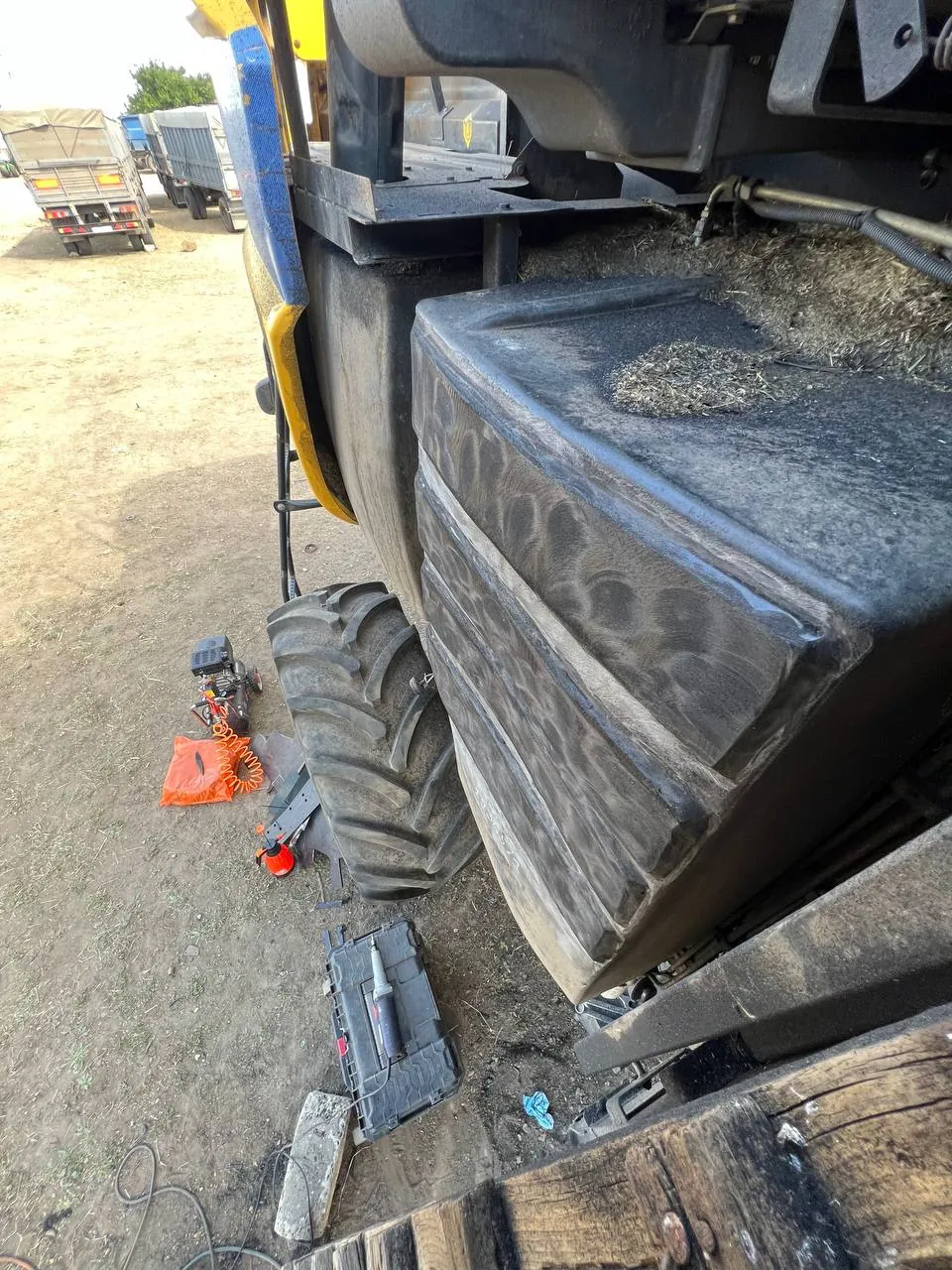 Zdjęcie 17 z naprawy — Naprawa zbiornika ziarna John Deere
