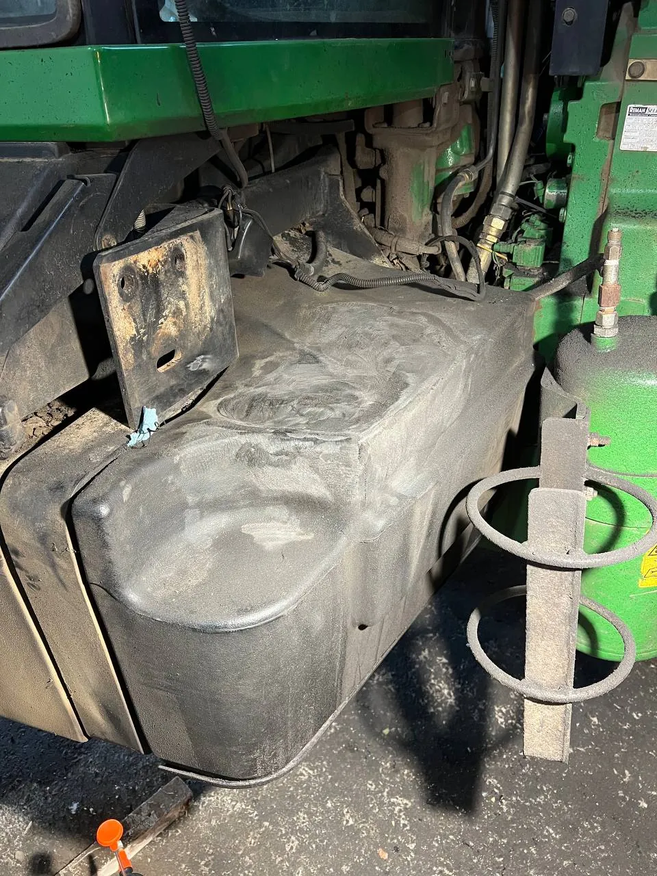 Zdjęcie 6 z naprawy — Naprawa zbiornika paliwa John Deere 8400 — sierpień 2023