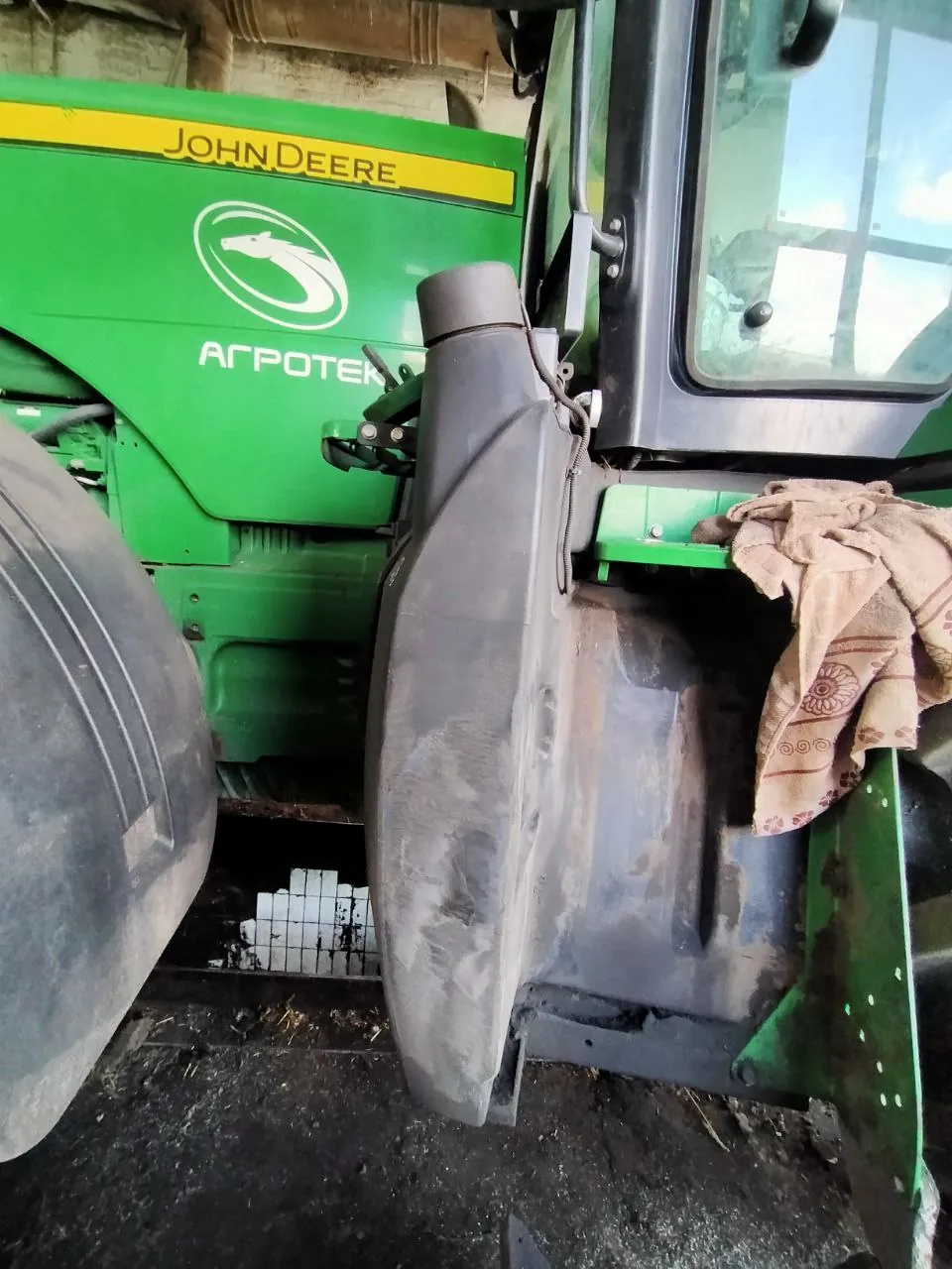 Zdjęcie 3 z naprawy — Naprawa zbiornika paliwa John Deere 8335 R — sierpień 2023