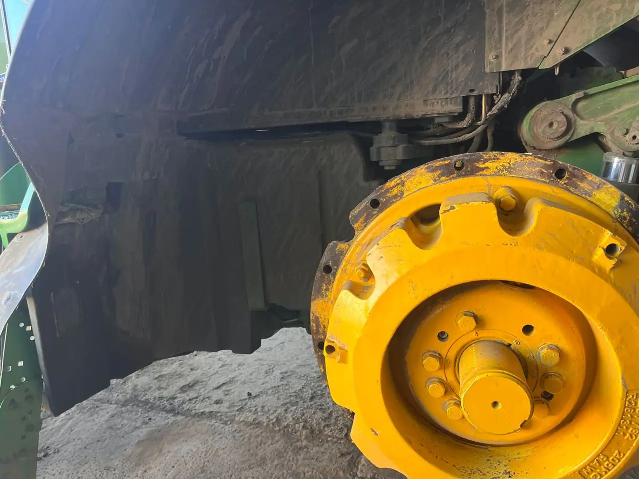Zdjęcie 13 z naprawy — Naprawa zbiornika paliwa John Deere 8430 — pęknięcie