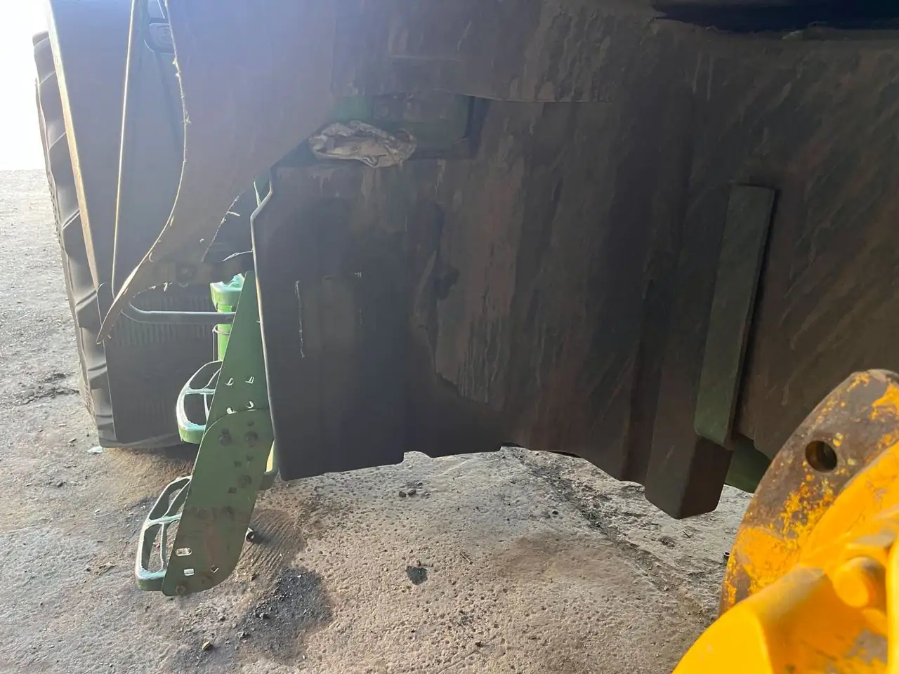 Zdjęcie 11 z naprawy — Naprawa zbiornika paliwa John Deere 8430 — pęknięcie