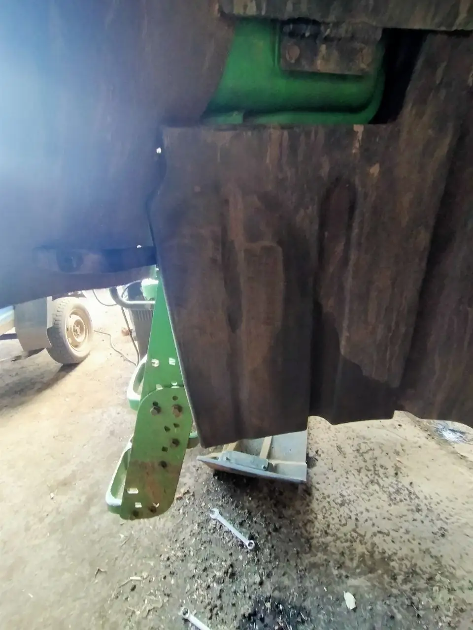 Zdjęcie 5 z naprawy — Naprawa zbiornika paliwa John Deere 8430 — pęknięcie