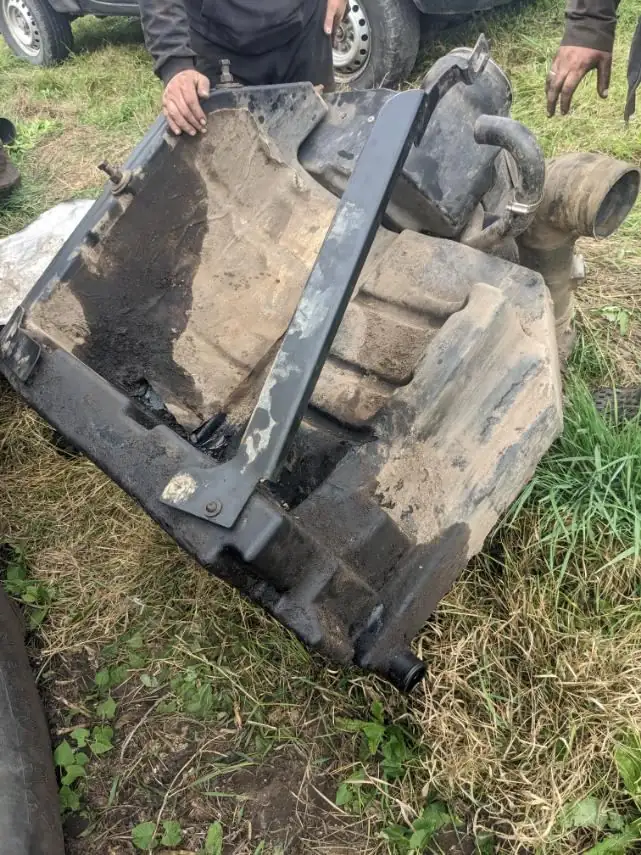 Zdjęcie 21 z naprawy — Naprawa zbiornika paliwa Case 340