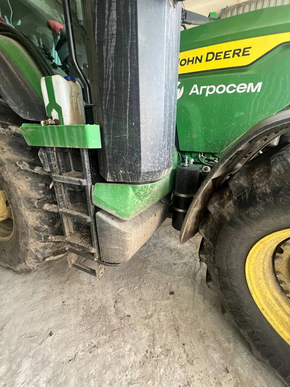 Zdjęcie 3 z naprawy — Naprawa zbiornika paliwa John Deere 8R370