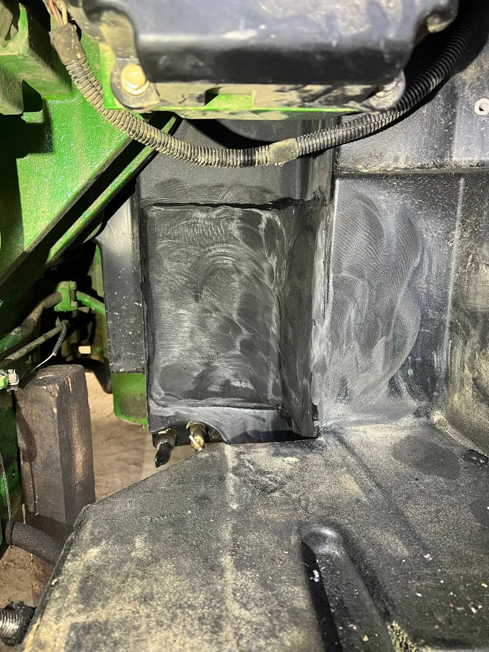 Zdjęcie 6 z naprawy — Naprawa zbiornika paliwa John Deere 8R370