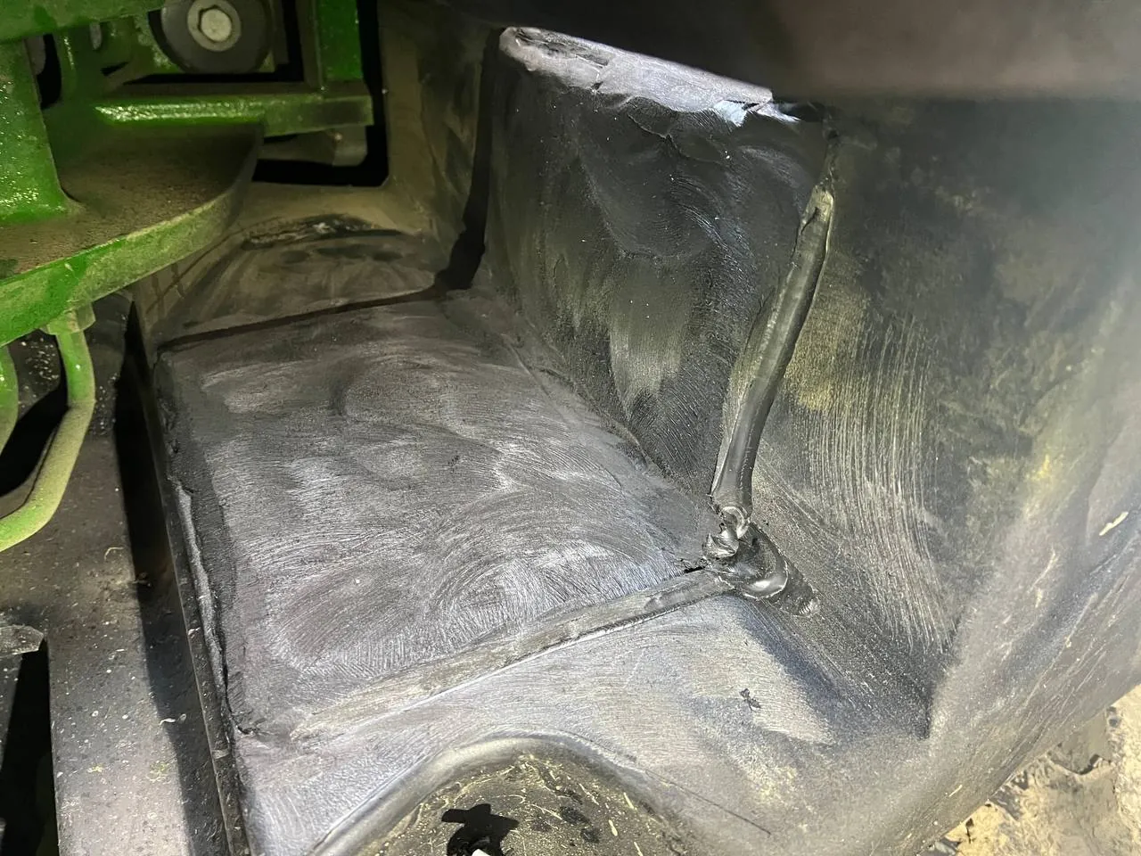 Zdjęcie 8 z naprawy — Naprawa zbiornika paliwa John Deere 8R370