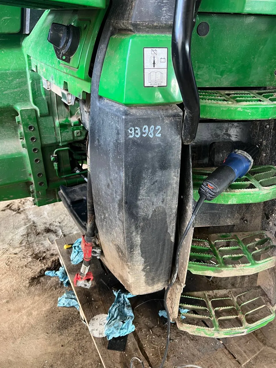 Zdjęcie 12 z naprawy — Naprawa zbiornika paliwa John Deere 8R370