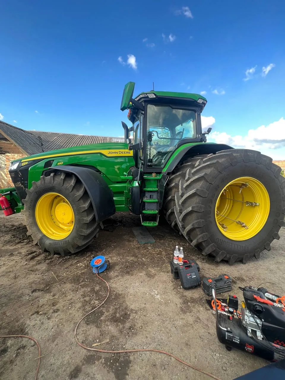 Zdjęcie 1 z naprawy — Naprawa zbiornika paliwa John Deere 8R370 — październik 2023