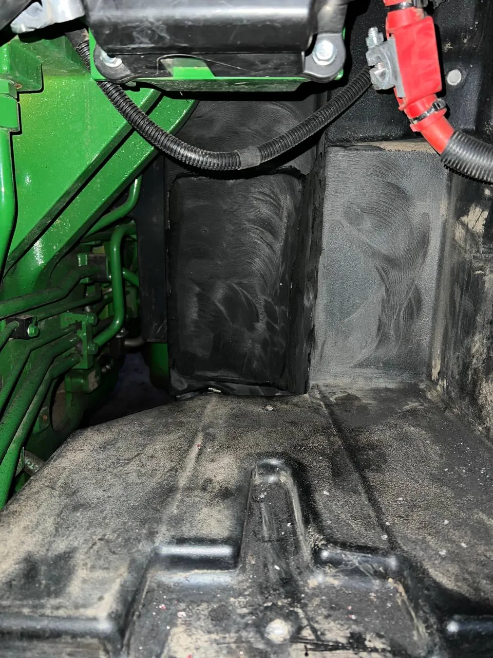 Zdjęcie 6 z naprawy — Naprawa zbiornika paliwa John Deere 8R370 — październik 2023