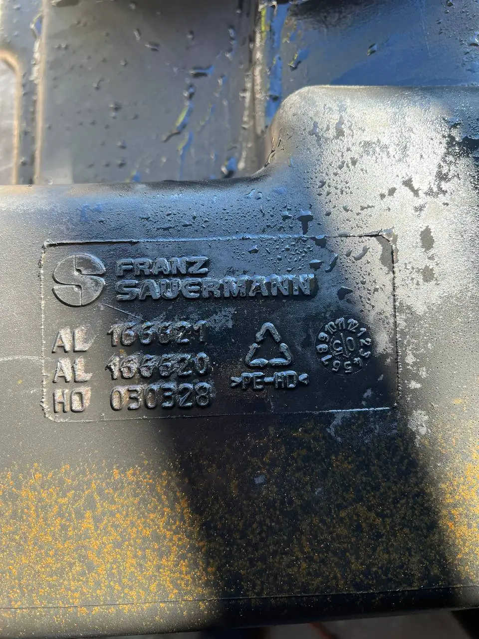 Zdjęcie 3 z naprawy — Naprawa zbiornika paliwa John Deere 6920