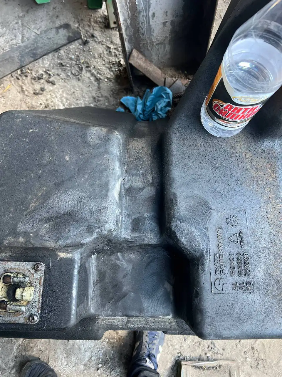 Zdjęcie 2 z naprawy — Naprawa zbiornika paliwa John Deere 6920