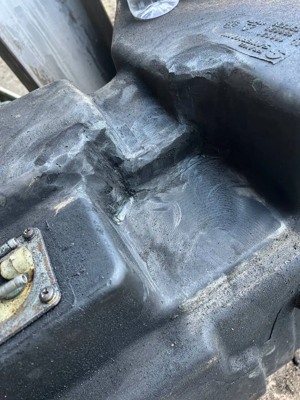 Zdjęcie 1 z naprawy — Naprawa zbiornika paliwa John Deere 6920