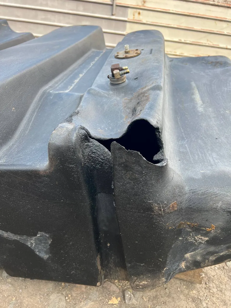 Zdjęcie 6 z naprawy — Naprawa zbiornika paliwa John Deere 9560 STS