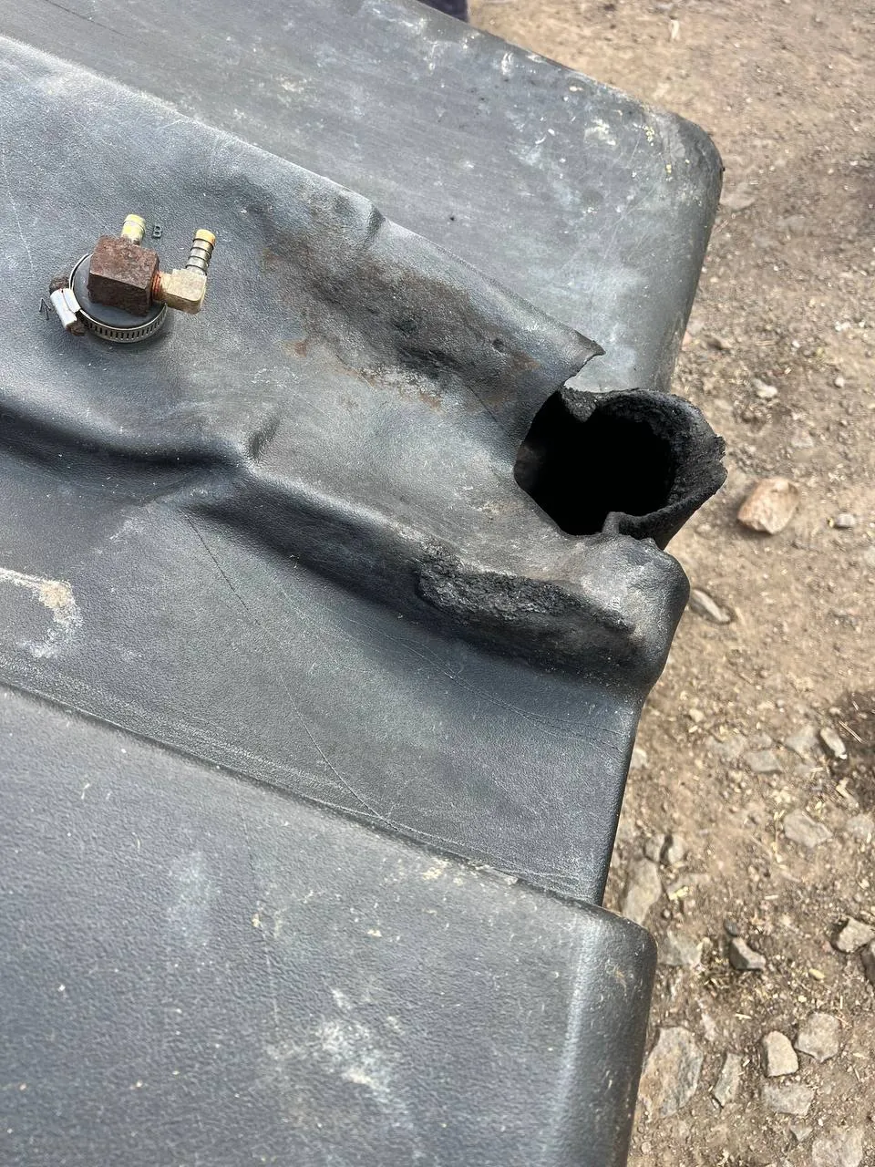 Zdjęcie 7 z naprawy — Naprawa zbiornika paliwa John Deere 9560 STS