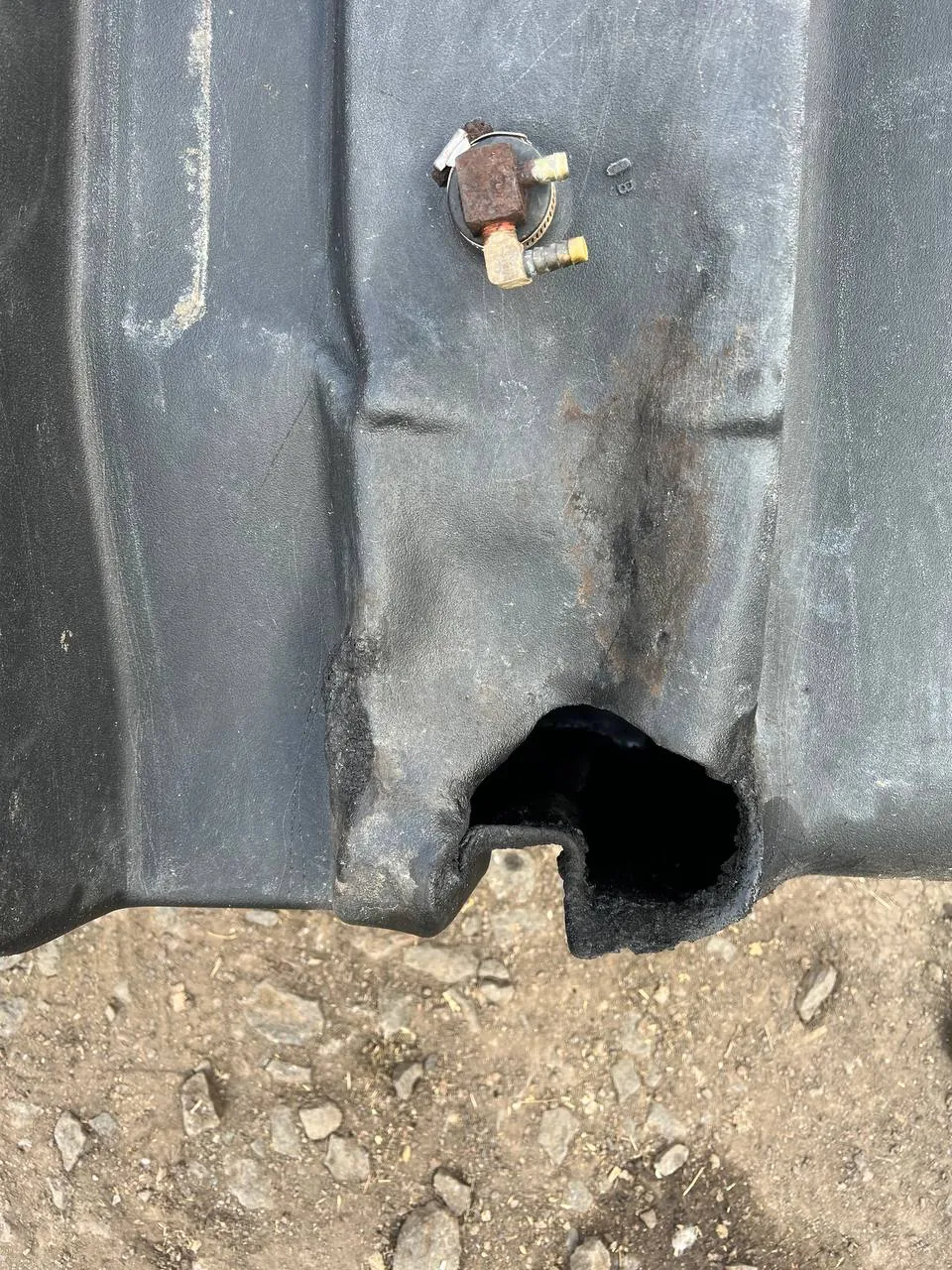 Zdjęcie 9 z naprawy — Naprawa zbiornika paliwa John Deere 9560 STS