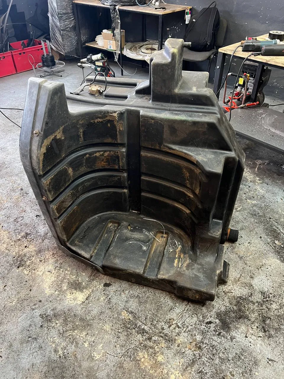 Zdjęcie 8 z naprawy — Naprawa zbiornika paliwa New Holland T 8.390