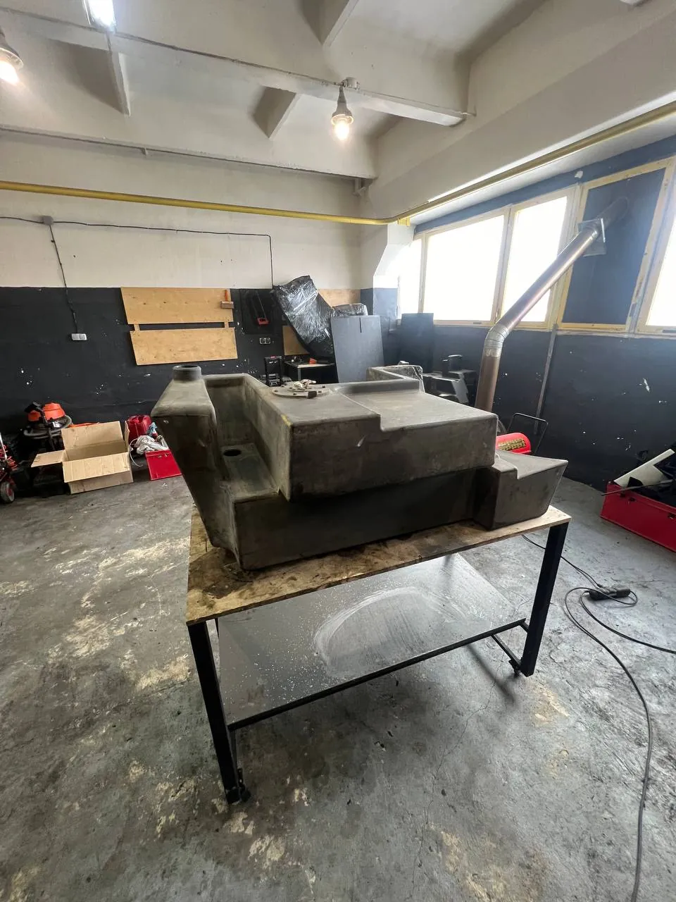 Naprawa zbiornika paliwa JCB 531-70 — mocno uszkodzony zbiornik