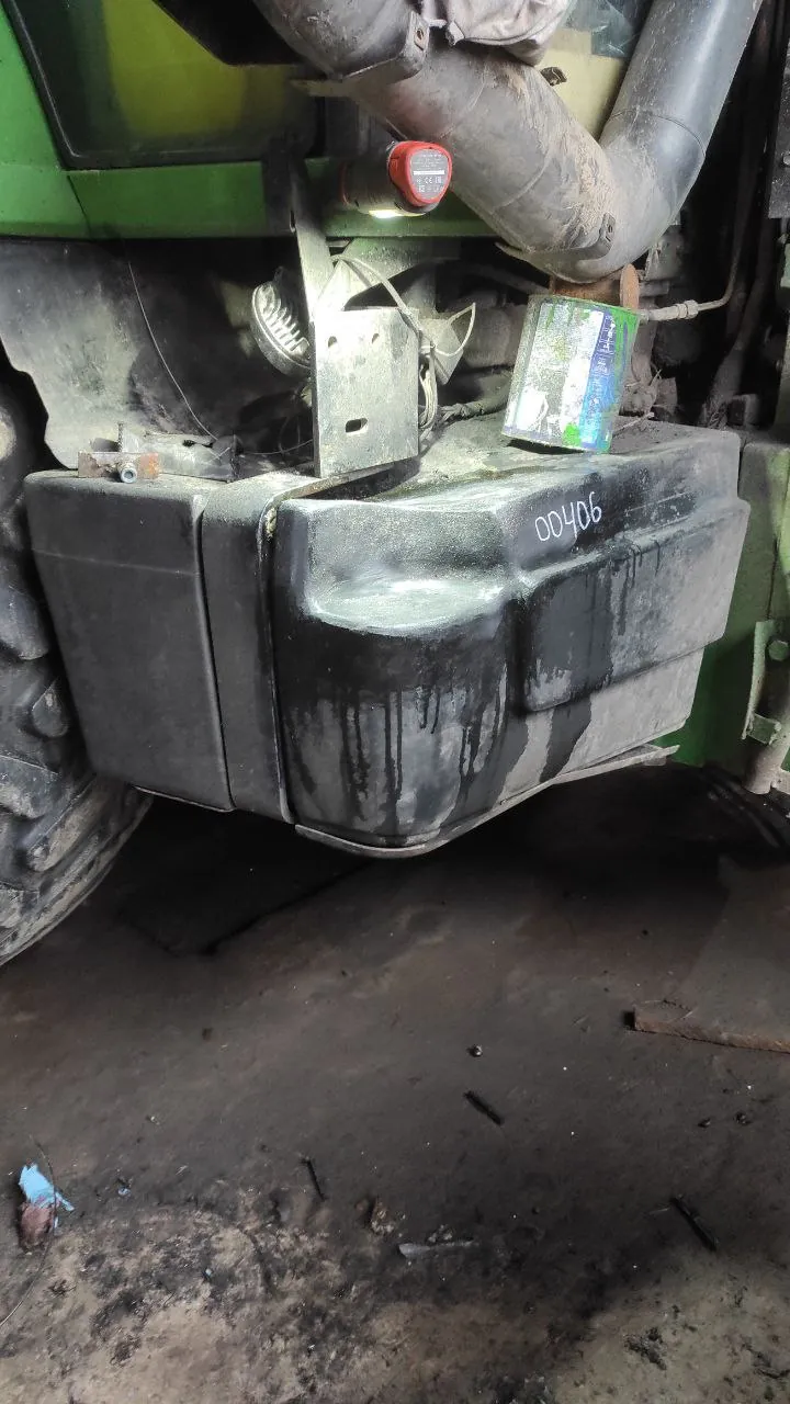 Zdjęcie 1 z naprawy — Naprawa zbiornika paliwa John Deere 8400