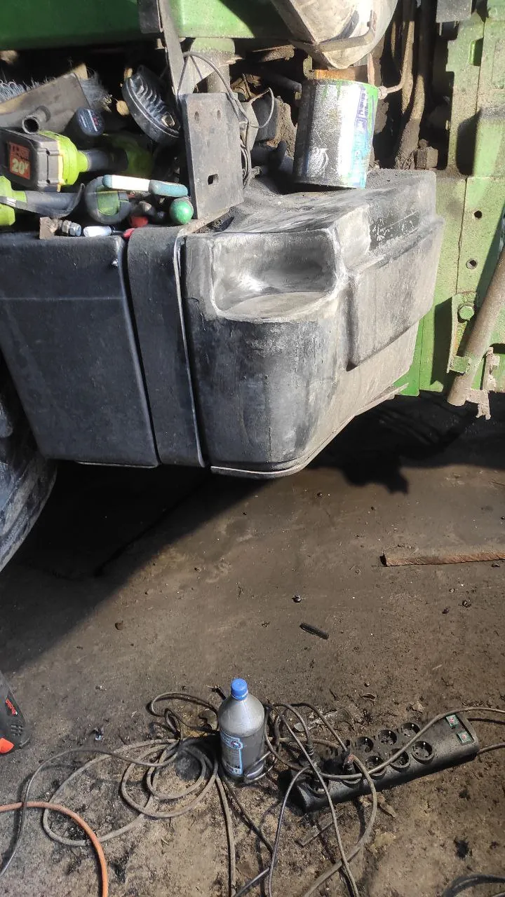 Zdjęcie 4 z naprawy — Naprawa zbiornika paliwa John Deere 8400