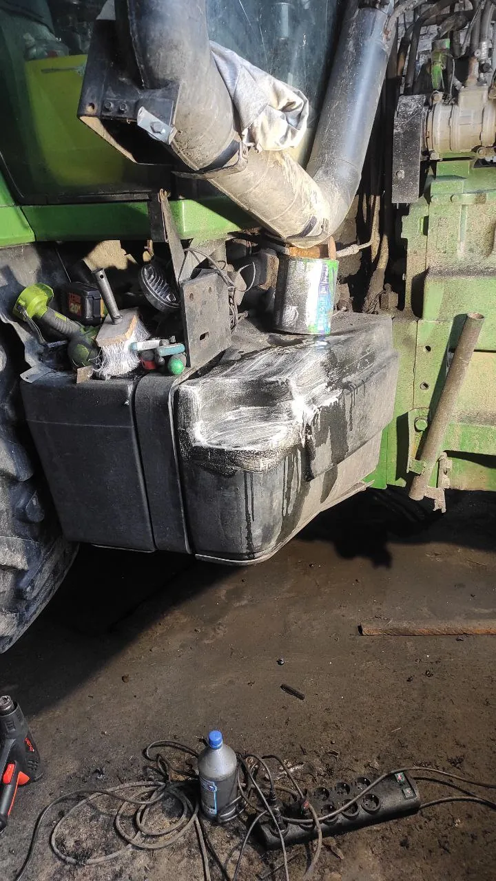 Zdjęcie 5 z naprawy — Naprawa zbiornika paliwa John Deere 8400