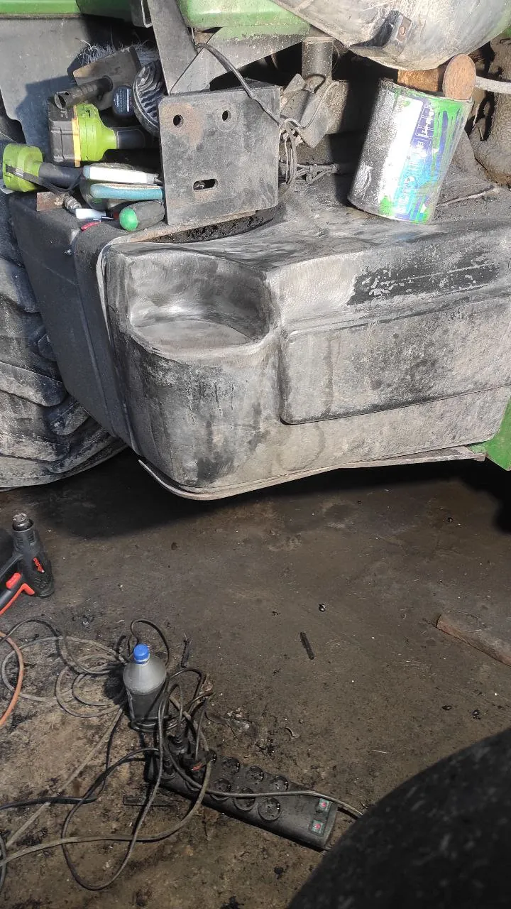 Zdjęcie 6 z naprawy — Naprawa zbiornika paliwa John Deere 8400