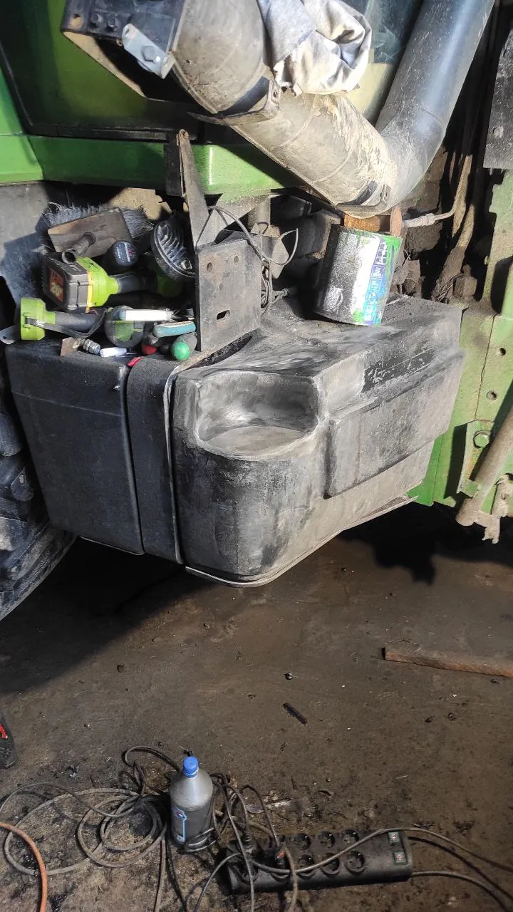 Zdjęcie 10 z naprawy — Naprawa zbiornika paliwa John Deere 8400