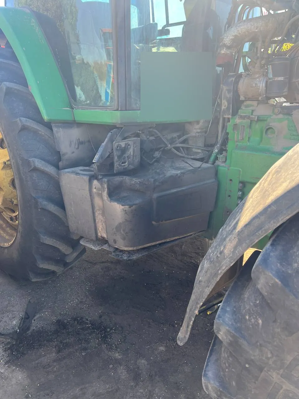 Zdjęcie 7 z naprawy — Naprawa zbiornika paliwa John Deere 8400 — przepalony pod rurą wydechową