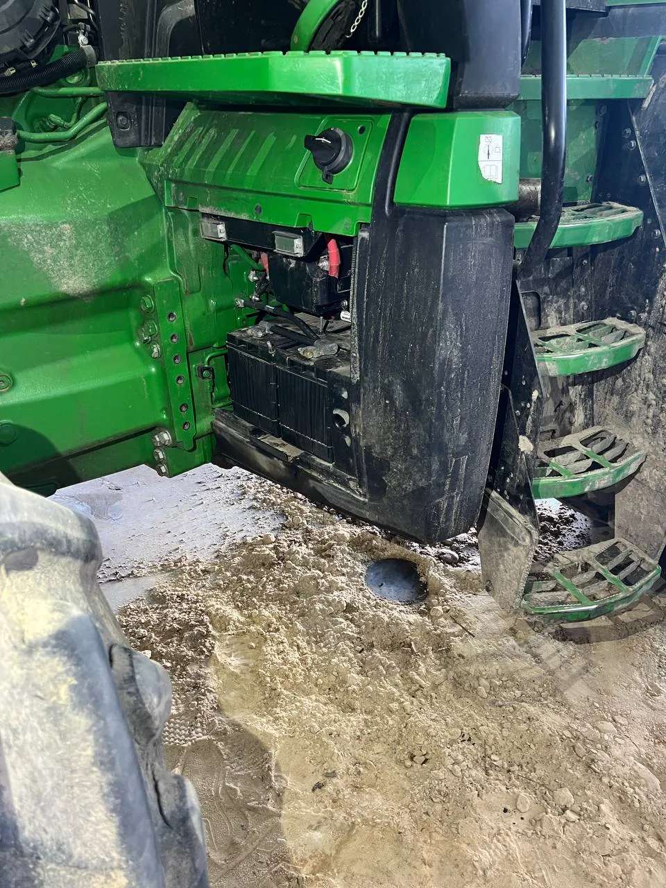 Zdjęcie 1 z naprawy — Naprawa zbiornika paliwa John Deere 8R 340