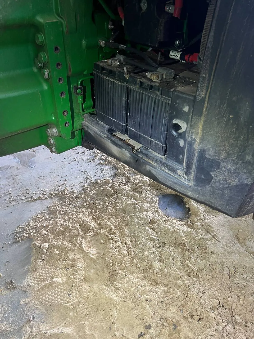 Zdjęcie 2 z naprawy — Naprawa zbiornika paliwa John Deere 8R 340