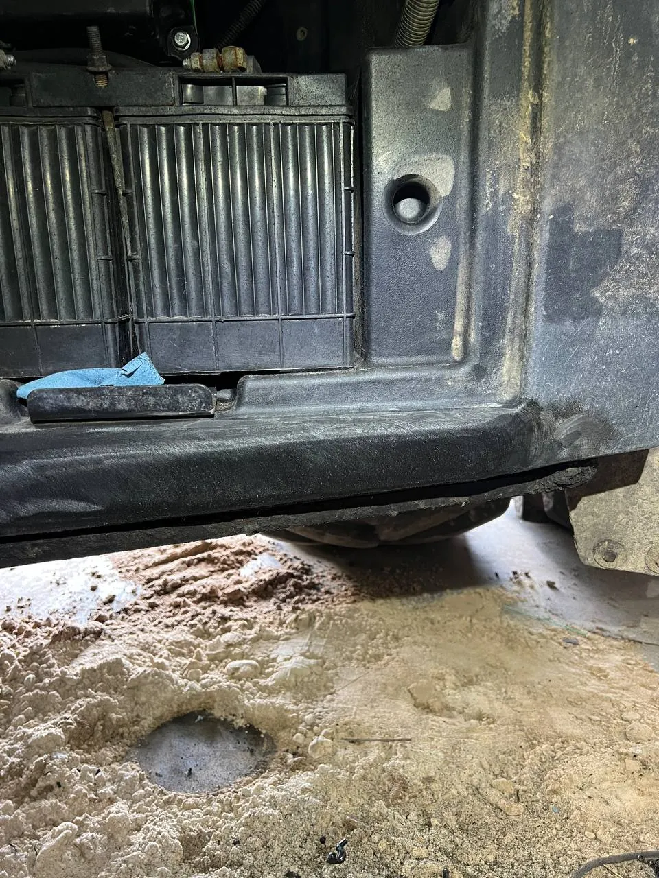 Zdjęcie 8 z naprawy — Naprawa zbiornika paliwa John Deere 8R 340