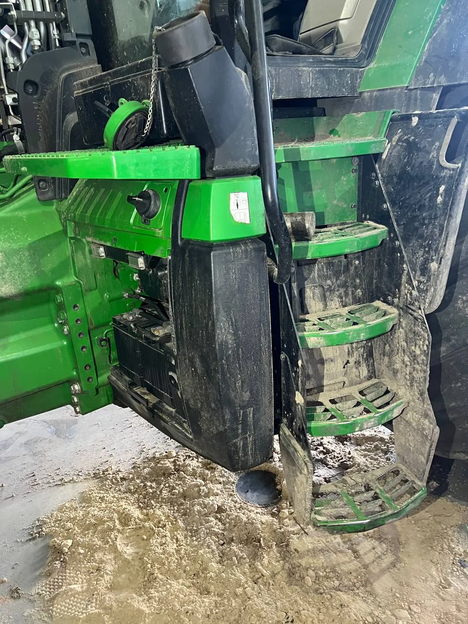 Zdjęcie 9 z naprawy — Naprawa zbiornika paliwa John Deere 8R 340