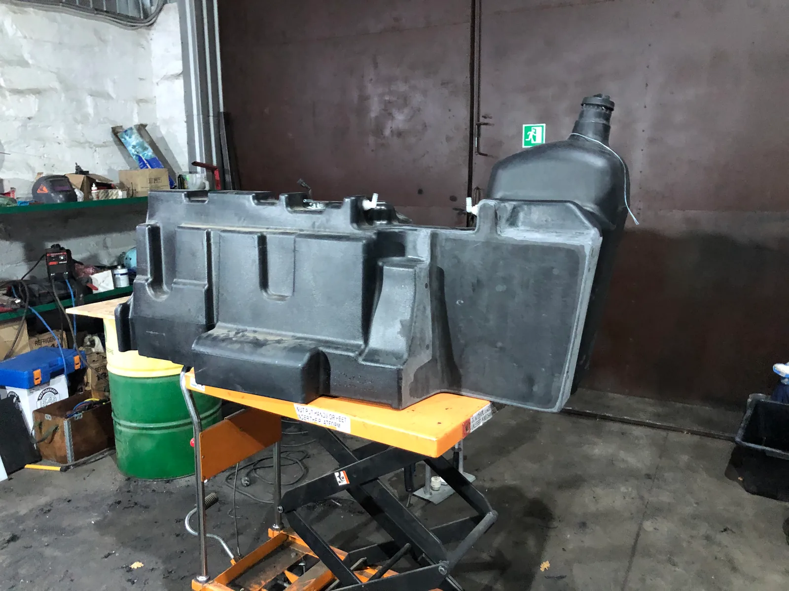 Zmodyfikowany zbiornik paliwa John Deere pod ładowacz czołowy — gotowy